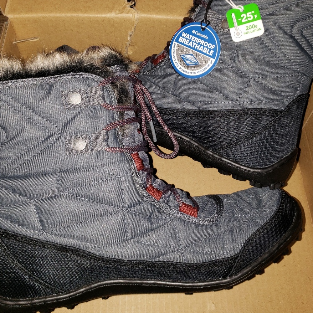 COLUMBIA MINX SHORTY III BOOTS. WOMENS. 11.